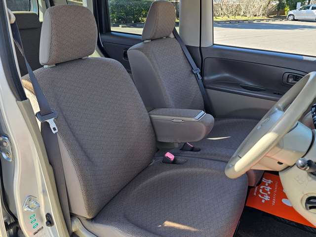 使用頻度の高い運転席・助手席シートは、ご覧のとおり状態良好！でございます。その他、気になる臭いやほつれもございません♪