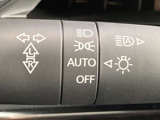 【オートライトシステム】 車外の環境に合わせてライトを点灯します☆トンネル入り口では瞬時に点灯するなど、点灯、消灯を車外の明るさに応じて行います!!!