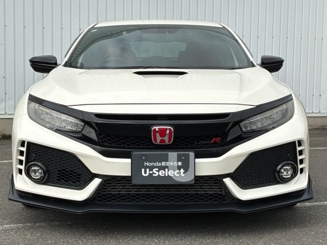 ���[�����C�h�Ńz�C�[���x�[�X����������m�ۂ���͐��\�ɗL���ȃX�^�C���BTYPE R��p�G�A���_�C�i�~�N�X�E�J���[�h�o���p�[�𑕔�
