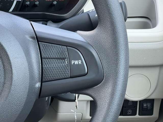 ハンドルについているボタンを押すことで、坂道や高速道路などで余裕ある軽快な走りができるパワーモードへ切り替え可能！