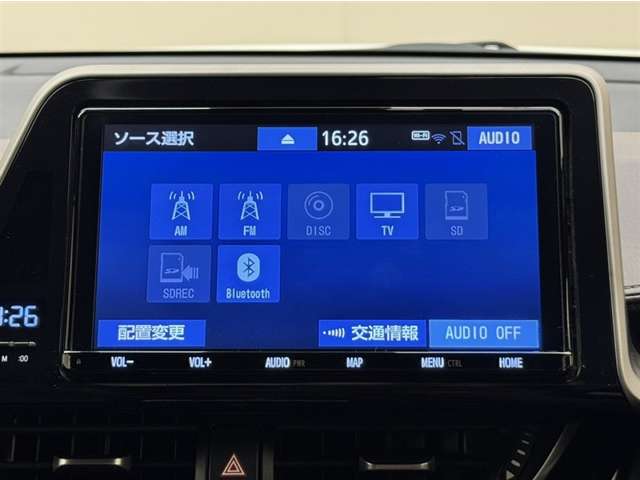 Bluetooth対応、CD／DVD再生機能付き。お好きな音楽を聴きながらのドライブは楽しいですよね〜♪