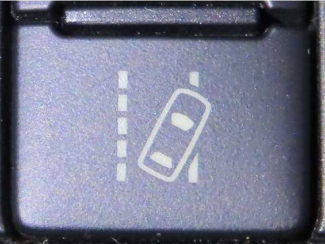 車線逸脱警報装置を装備しております。