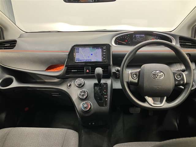 見通しのよいすっきりとした視界で、誰でも運転しやすいです。運転のしやすさは疲れにくさにも繋がりますよ♪