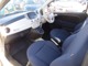 ブルーのシートに、アイボリーのハンドル、ボディ同色のインストルメントパネルは、いつものドライブをさらに明るい気分にしてくれます！