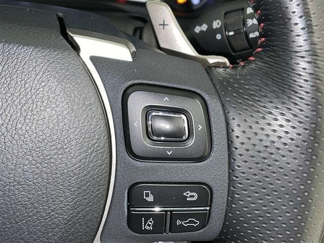各操作スイッチなどもハンドルから手を放すことなく操作可能で安全運転に支援いたします！