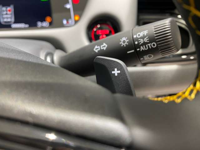 ☆e:HEV RS専用 減速セレクター☆アクセルペダルを離したときの減速の強さを指先操作で調整することができます。