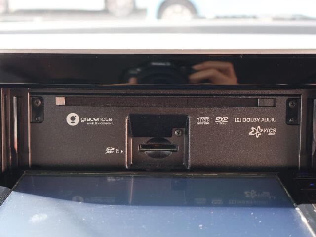ＣＤ・ＳＤカード挿入口の写真です。