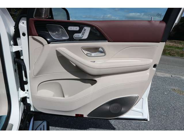 メルセデス・マイバッハ GLS 600 4マチック (ISG搭載モデル) 4WD マッドホワイトフルラッピング OPウッド 福岡県の詳細画像 その16