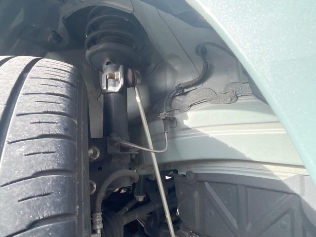 お車を安心してお乗りいただく為には、足回りの定期点検が欠かせません。サービスサポート（有償保証）では無料点検もご提供しており、安心のカーライフをお過ごしいただけるサポート体制が整っています。