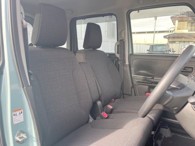 運転席シート廻りは使用感も少なく、良好な状態となっています。丁寧に使われていたことがよくわかりますね。