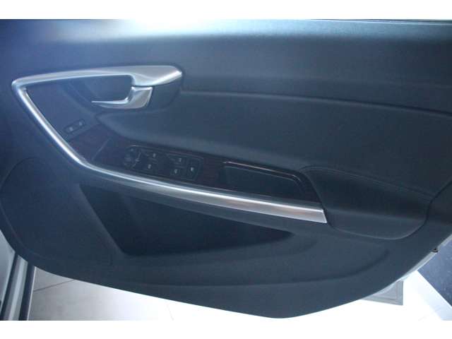 ボルボ V60 D4 クラシック ディーゼルターボ 電動サンルーフ フロントシートヒーター 東京都の詳細画像 その3