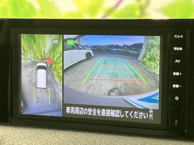 車両周辺と後方の様子を画面で確認でき、駐車時の安全確認をサポートします。目安となるガイド線も表示されるため、駐車スペースへの出し入れや周囲の確認に便利です。