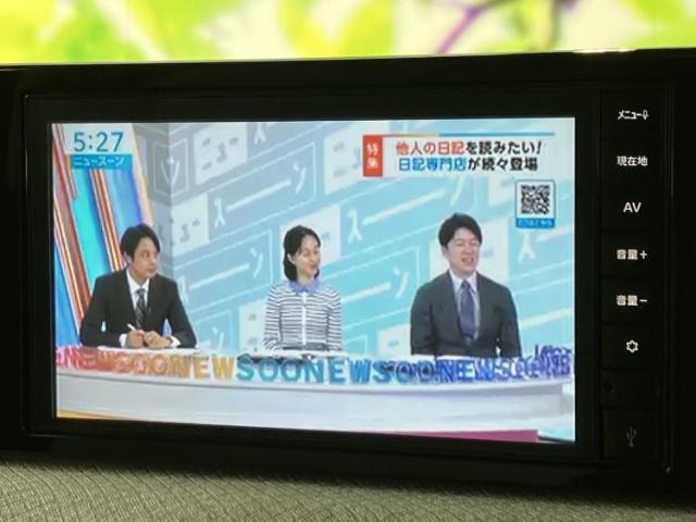 停車中にテレビ番組を視聴でき、待ち時間などを車内で過ごす際にも活用できます。画面で放送内容を確認しながら、休憩中のひとときをゆったりとお楽しみいただけます。