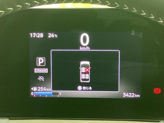 速度やシフト位置、時刻、航続可能距離などの情報がまとまり、運転に必要な状況を確認しやすい表示です。車両の状態を把握しながら、日々の移動をスムーズにサポートします。