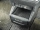 ◆センターロアーボックス◆インパネ中央の下部には、ごみ箱としても使用する事ができるセンターロアーボックスを装備しております。