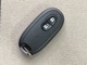 リモコンキーを携帯していると、車輌側のボタン操作でドアの解錠／施錠やエンジン始動が可能です。