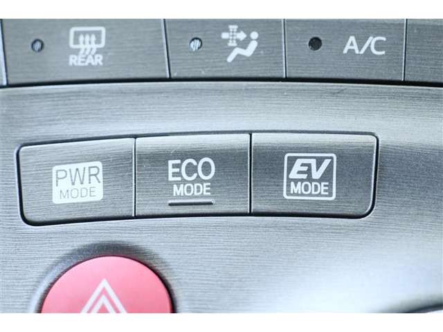 EVモードはモーターのみで静かに走行します。深夜のエンジン音や、ガレージでの排出ガスを抑えたいときに便利です！