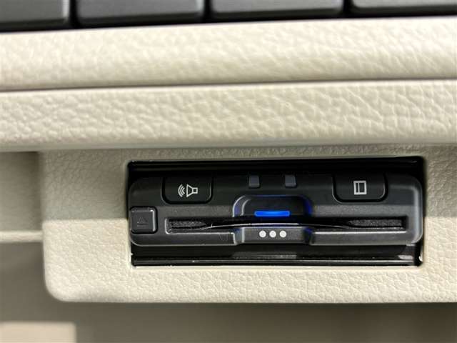 ETC車載器付きです。高速道路の料金所もスムーズに通過できます。