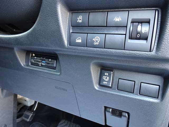 衝突軽減ブレーキ（ＦＣＭ）車線逸脱警報（ＬＤＷ）装備、後席スライドドアは助手席のみ電動です。ETC付き