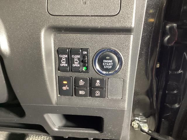 運転席右側のスイッチパネル。左右パワースライドドアは運転席のスイッチでも開閉操作ができ便利です。