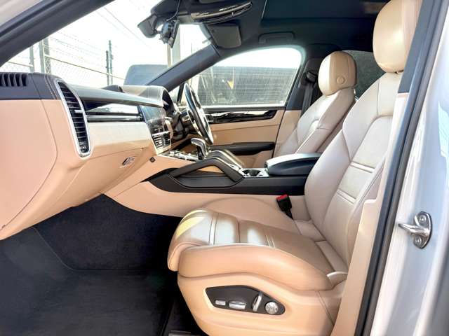 صورة 38 لـ 2020 Porsche CAYENNE COUPE