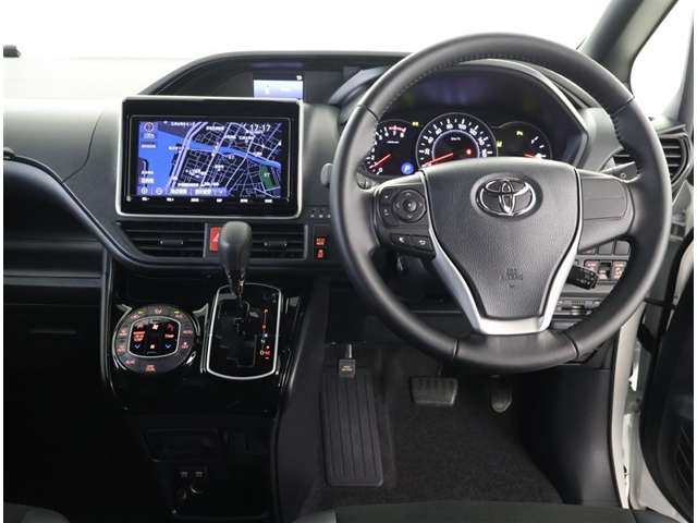 見通しのよいすっきりとした視界で、誰でも運転しやすいです。運転のしやすさは疲れにくさにも繋がりますよ♪