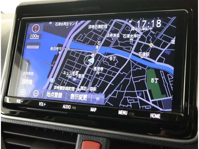 純正ナビを装備。タッチパネル式で使いやすく、お出かけもラクラクです。