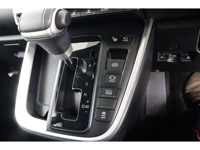 電動パーキングシステムですので、渋滞路で便利なホールド機能もついていますよ。
