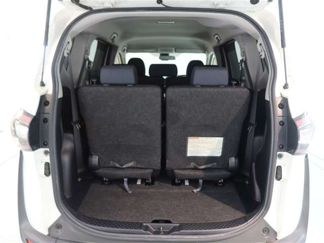 走りにこだわりながら収納力も持ち合わせたお車です。荷物を載せて軽快なドライブを楽しめますよ♪