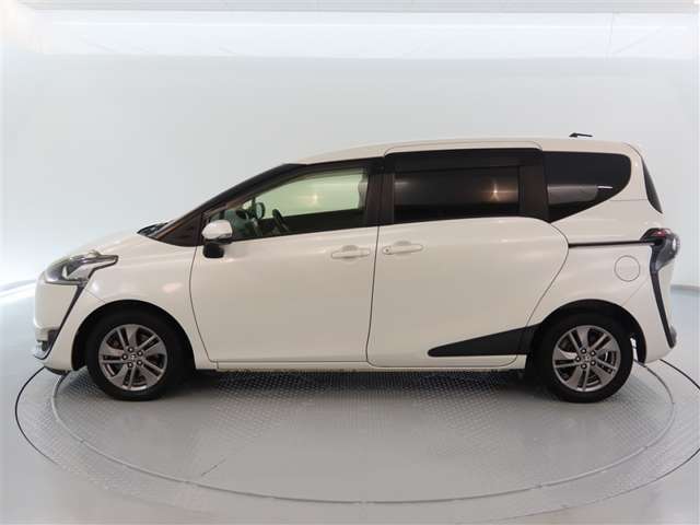 両側パワースライドドア付きだから、狭い駐車スペースなどでの 乗り降りラクラク！小さなお子さまのいるご家庭には嬉しい装備。