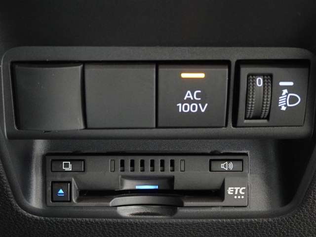 非常時やキャンプなどに役立つAC100Vコンセント付きです。ＥＴＣも装備してます。