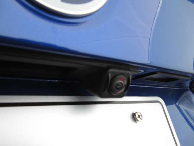 リアカメラ＆PDC（パーキングディスタンスコントロール）で、車庫入れをアシスト致します。