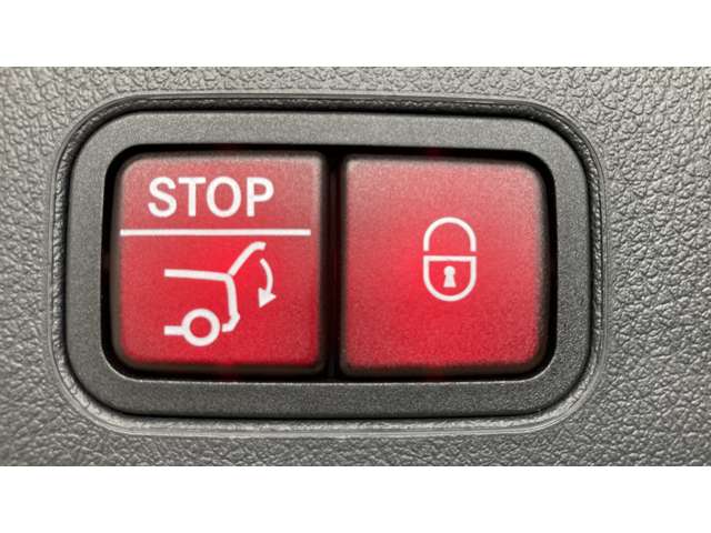【EASY-PACK自動開閉テールゲート】運転席のスイッチやテールゲートのスイッチ、リモコンキーにより、ワンタッチで開閉可能です。また開口時の高さを任意の位置で記憶することが可能です。