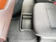 助手席シート下にはシートアンダートレイ付き☆車検証や小物の収納に便利です♪