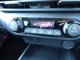 オートエアコンの操作ボタンになります。家庭用のエアコンと同じで設定した温度まで車内空間にしてくれます。