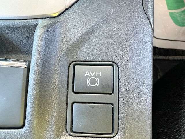 AVH(オートビークルホールド）搭載！長い信号待ちや渋滞時など、通常はブレーキペダルを踏み続けなければならないようなシーンで、ブレーキペダルから足を離しても自動的に車両の停止を保持してくれます！