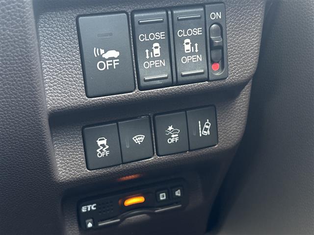 【運転席操作部】『運転席周辺の装備』の画像になります。快適なドライブを楽しむための機能が装備されています！運転席から触れるので使いやすいです！
