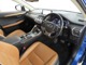 高揚感の高まる美しいインテリアデザインの運転席です。