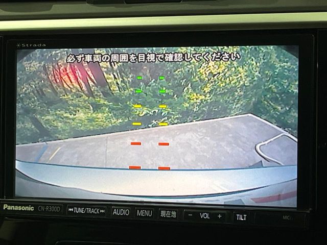【バックカメラ】駐車時に後方がリアルタイム映像で確認できます。大型商業施設や立体駐車場での駐車時や、夜間のバック時に大活躍！運転スキルに関わらず、今や必須となった装備のひとつです！