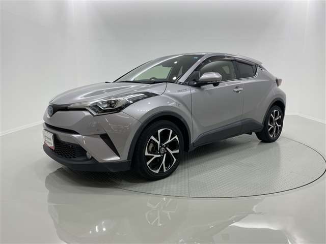 低燃費で環境にもやさしいハイブリッド車です。トヨタ専用診断機器でハイブリッドシステムを綿密に点検してあります！