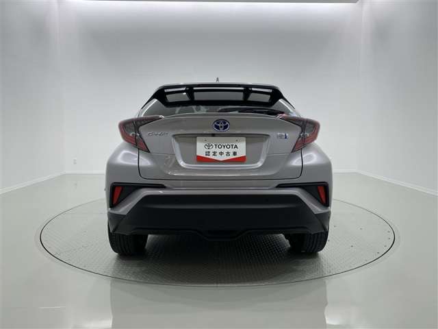 60項目5000部品が対象のトヨタディーラー保証だからこその安心。1年間走行距離無制限のロングラン保証付き！