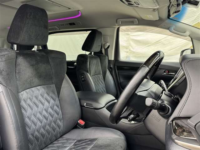 ���ʂ��̂悢��������Ƃ������E�ŁA�N�ł��^�]���₷���ł��B�^�]�̂��₷���͔��ɂ����ɂ��q����܂����