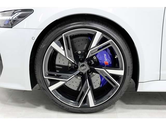 アウディ RS6アバント エアサスペンション装着車 4WD カーボンエクステリア・セラミックブレーキ 東京都の詳細画像 その19