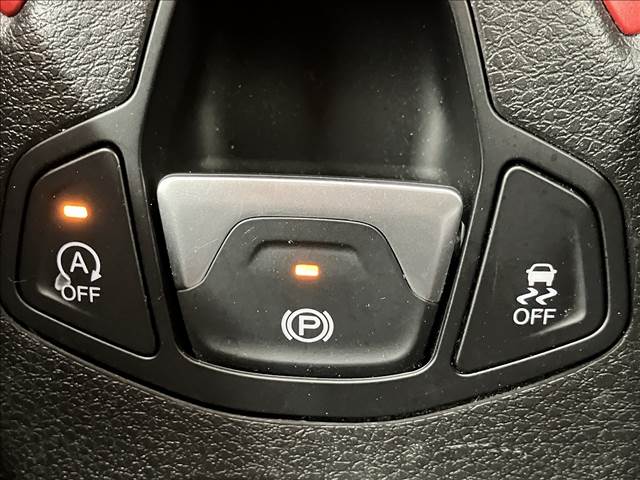 【オートホールド】電動パーキングブレーキ搭載車両についている機能で、信号待ち等でブレーキを放してもブレーキを維持してくれます。