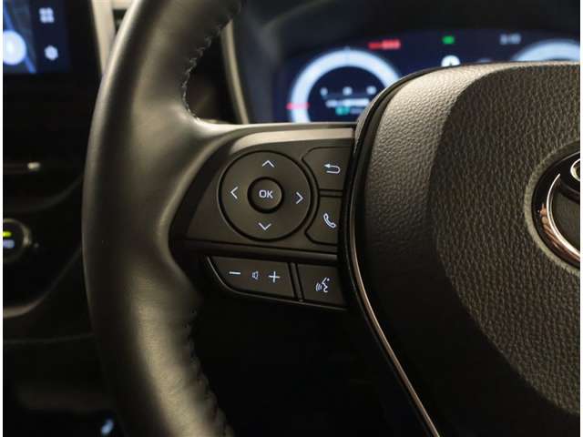 ハンドルから手を放さずに操作出来ますので、安全運転にもつながりますね