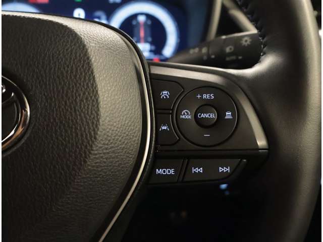 ハンドルから手を放さずに操作出来ますので、安全運転にもつながりますね