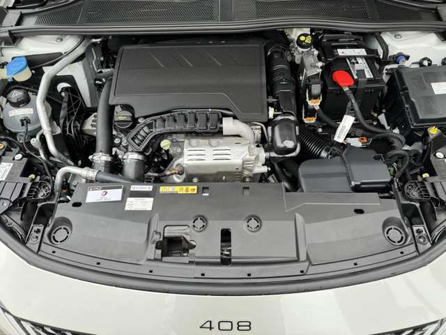 ンターナショナル・エンジン・オブ・ザ・イヤー4年連続受賞（2015～2018）エンジンです。多段ATとの組み合わせにより、トルクフルな加速と高い燃費性能を両立。意思と直結したようなドライブフィール。