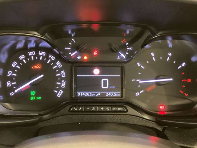 【スピードメーター】『スピードメーター』の画像になります。メーターがシンプルで見やすく運転しやすいですね！