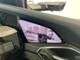 運転席からはこのように、モニターを解してドアカメラの映像を見ることができます。視野が広く、安全性につながります。