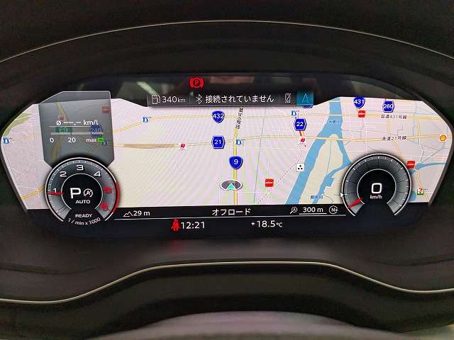 走行中でも少ない視線移動で必要な情報が得られるよう設計されています。単なる目新しい「デジタルパネル」ではなく、ドライバーが快適に運転することができる高機能の「バーチャルコックピット」です。
